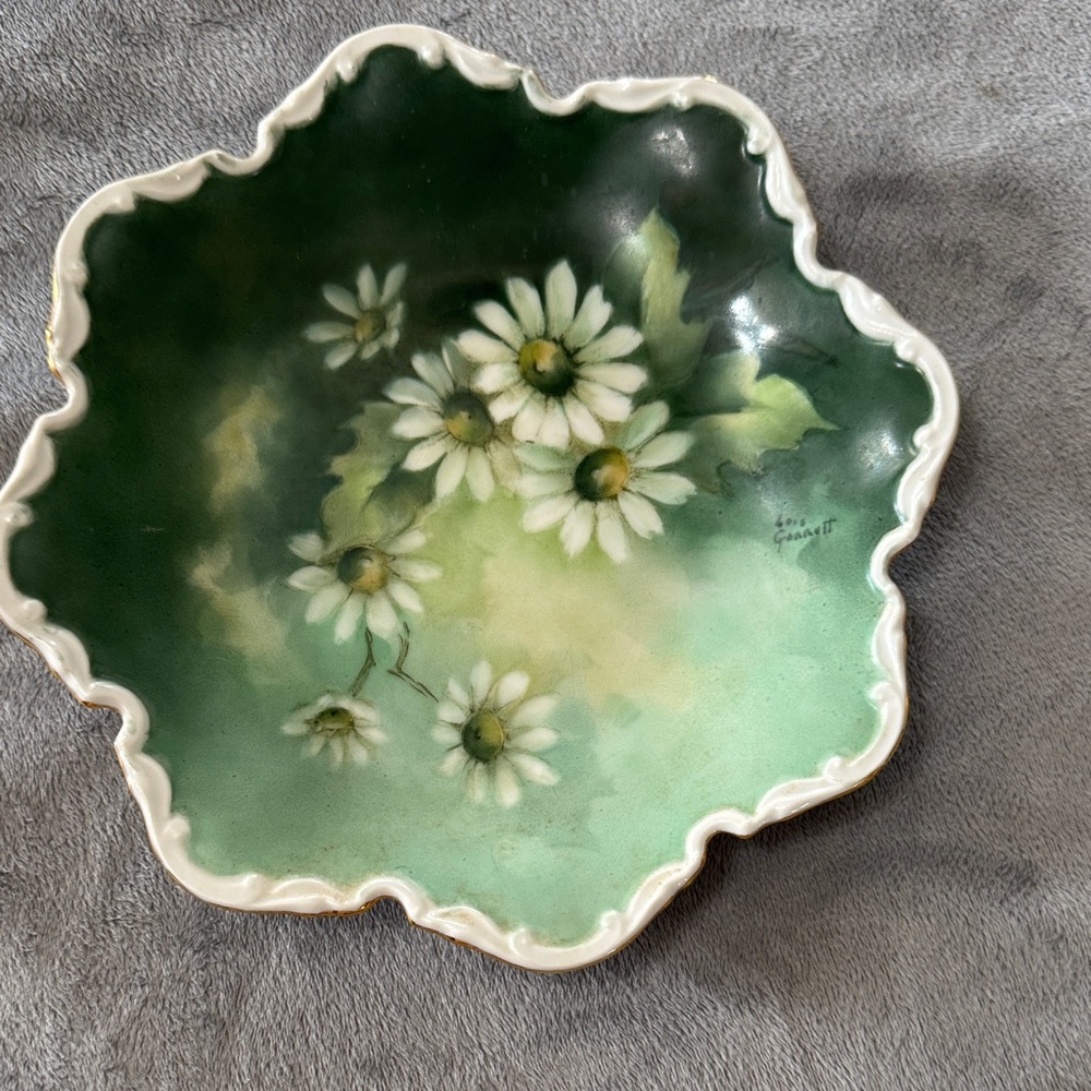 Vintage Hand Painted Porcelain Decorative Plate Signed Lois Gannet Daisy‎ Floral
